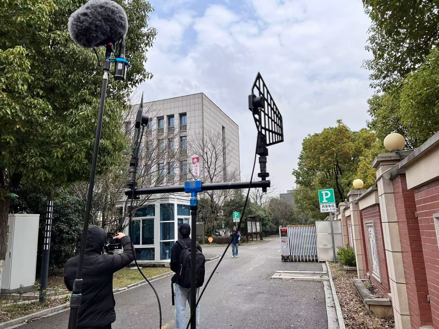 工作现场户外同期录音协作照